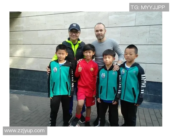 朱军专访足球巨星揭秘幕后故事与职业生涯精彩瞬间